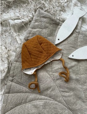 Шапочка из капитона “Затейники” (46, горчичный)