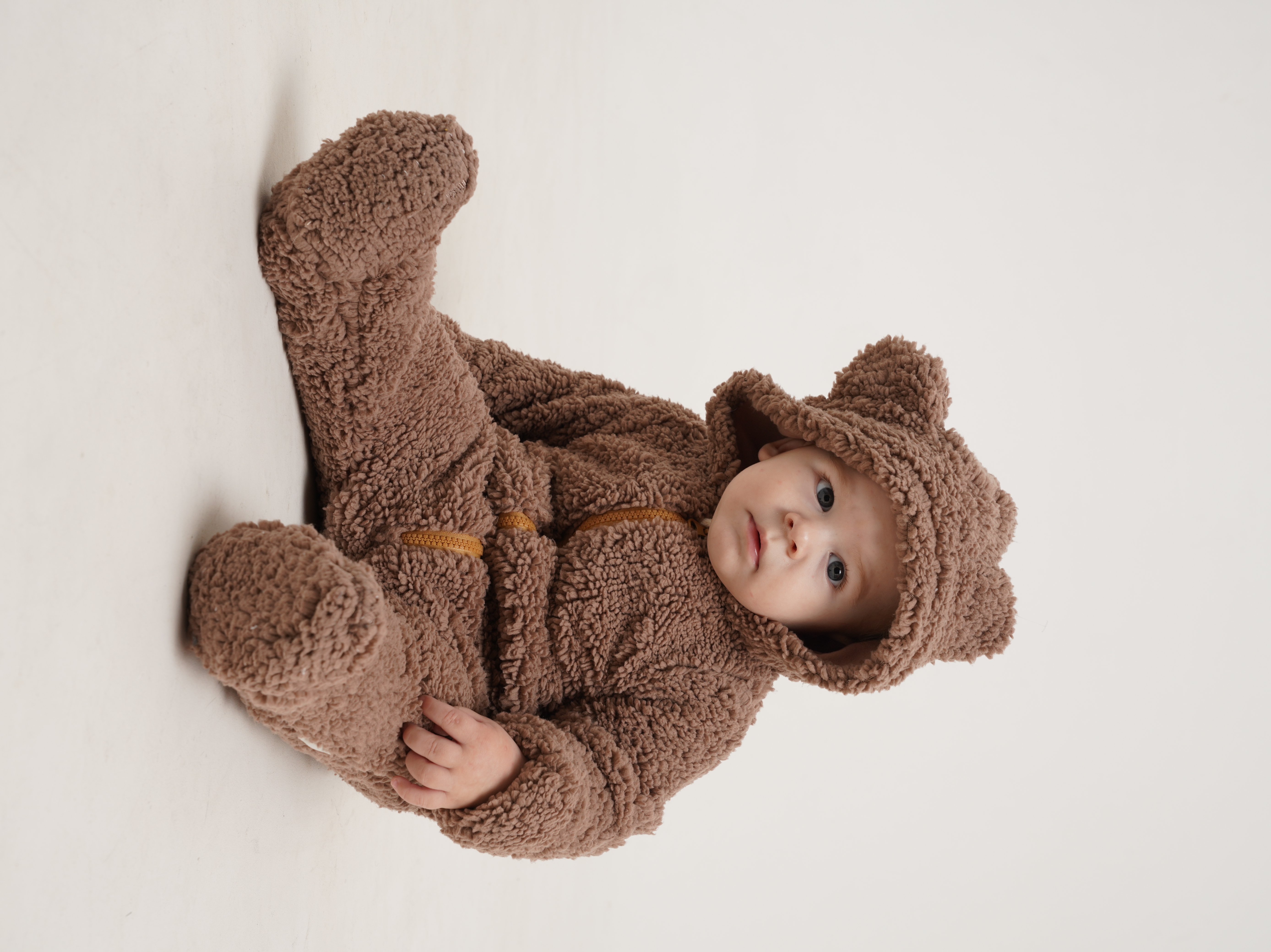 Комбинезон плюшевый на молнии с капюшоном 