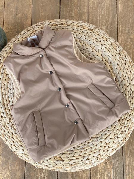 Жилет детский на кнопках “Джинни” (122-128, Бежевый)